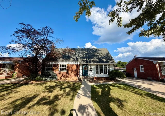 Photo 2 of Single family home for sale at 16343 Drake St, Southgate City Wayne, MI 48195 | MLS# 20261068522 | Listing updated on 2026-08-29