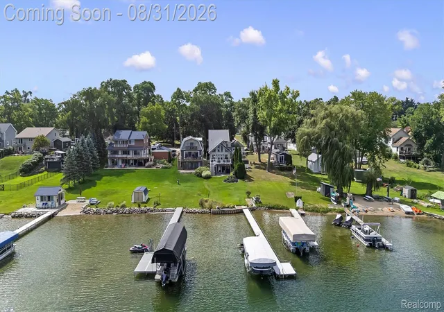 Photo 3 of Single family home for sale at 1424 W Oakley Park Rd, Commerce Charter Township Oakland, MI 48390 | MLS# 20261068535 | Listing updated on 2026-09-15