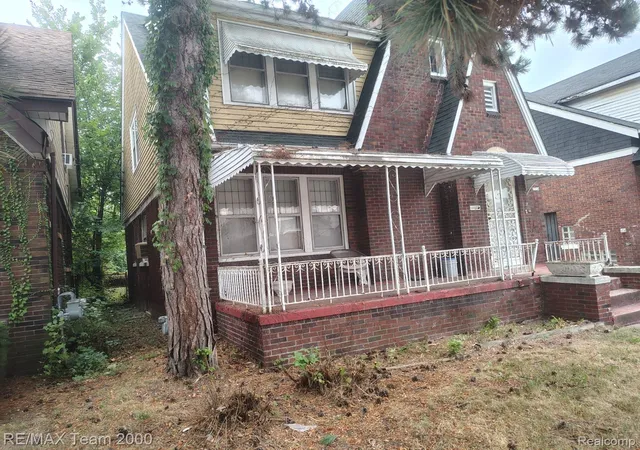 Photo 2 of Multi family home for sale at 8265 Cloverlawn St, Detroit City Wayne, MI 48204 | MLS# 20261068564 | Listing updated on 2026-09-16