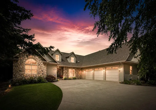Photo 2 of Single family home for sale at 2992 E Bluffwood Ter, St Joseph Charter Township Berrien, MI 49085 | MLS# 69026045198 | Listing updated on 2026-08-26
