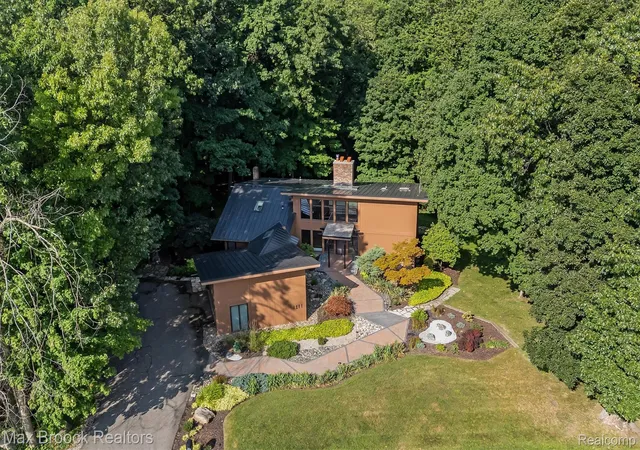 Photo 2 of Single family home for sale at 1211 Kensington Rd, Bloomfield Hills City Oakland, MI 48304 | MLS# 20261068569 | Listing updated on 2026-08-27