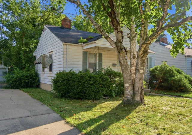 Photo 3 of Single family home for sale at 19331 Mccormick St, Detroit City Wayne, MI 48224 | MLS# 20261068571 | Listing updated on 2026-09-16