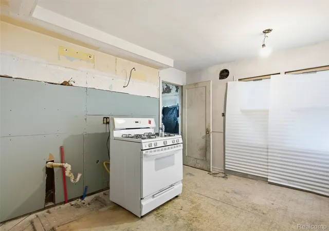 Photo 4 of Single family home for sale at 19331 Mccormick St, Detroit, MI 48224 | MLS# 20261068571 | Listing updated on 2026-10-26