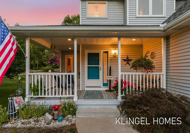 Photo 2 of Single family home for sale at 11984 Chickory Dr, Grand Haven Charter Township Ottawa, MI 49417 | MLS# 71026045206 | Listing updated on 2026-09-17