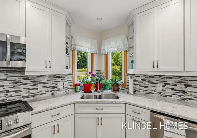 Photo 3 of Single family home for sale at 11984 Chickory Dr, Grand Haven Charter Township Ottawa, MI 49417 | MLS# 71026045206 | Listing updated on 2026-09-17