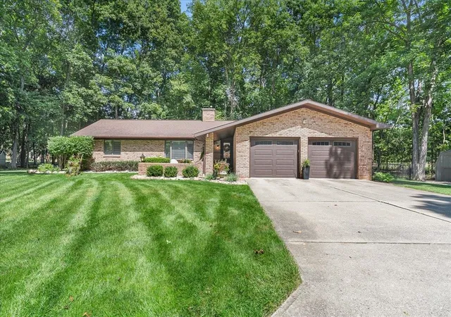 Photo 2 of Single family home for sale at 1945 Maplewood Ct, Caledonia Charter Township Shiawassee, MI 48867 | MLS# 60050219900 | Listing updated on 2026-08-28