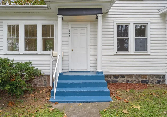 Photo 3 of Single family home for sale at 901 W Franklin St, Jackson City Jackson, MI 49203 | MLS# 55026045209 | Listing updated on 2026-08-28