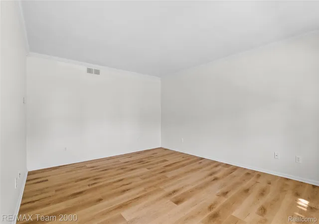 Photo 4 of Single family home for sale at 23888 Leighwood Dr, Woodhaven City Wayne, MI 48183 | MLS# 20261068587 | Listing updated on 2026-08-27