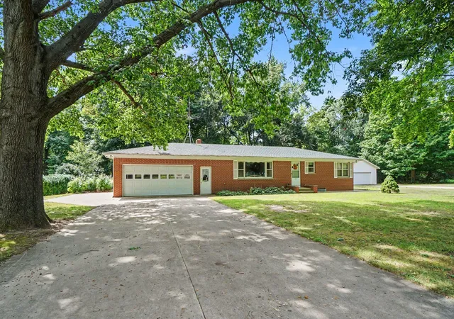 Photo 2 of Single family home for sale at 304 Orchard Cir, Gobles City Van Buren, MI 49055 | MLS# 65026045212 | Listing updated on 2026-09-15