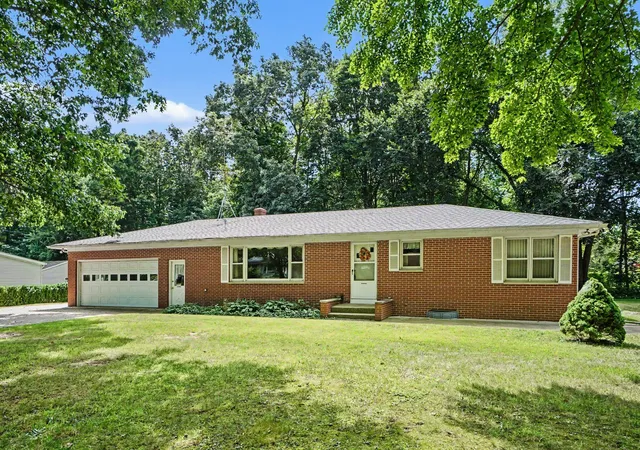 Photo 3 of Single family home for sale at 304 Orchard Cir, Gobles City Van Buren, MI 49055 | MLS# 65026045212 | Listing updated on 2026-09-15