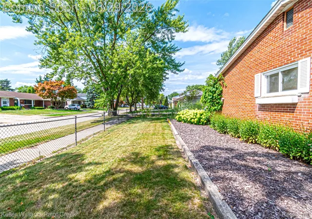 Photo 4 of Single family home for sale at 11534 Briarcliff Dr, Warren City Macomb, MI 48093 | MLS# 20261068598 | Listing updated on 2026-09-14