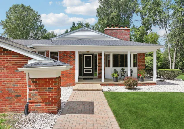Photo 4 of Single family home for sale at 890 E Romeo Rd, Oakland Charter Township Oakland, MI 48363 | MLS# 58050219905 | Listing updated on 2026-08-29