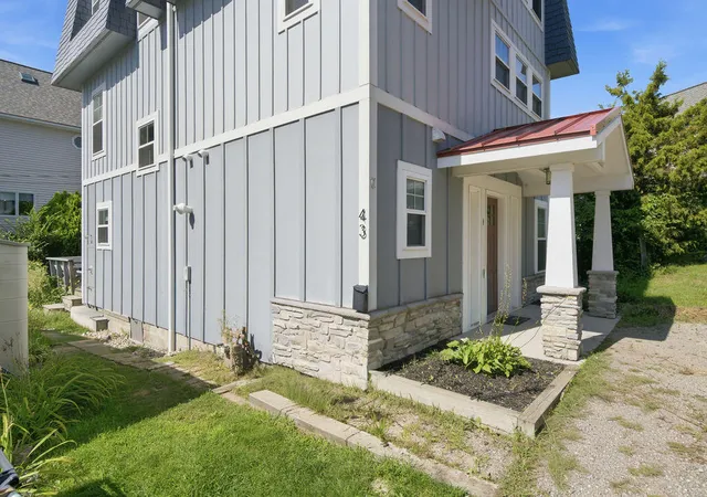 Photo 3 of Single family home for sale at 43 N Shore Dr, South Haven City Van Buren, MI 49090 | MLS# 69026045227 | Listing updated on 2026-09-16