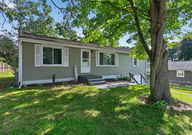 Photo 1 of Single family home for sale at 233 E Clark St, Summit Township Jackson, MI 49203 | MLS# 55026045223 | Listing updated on 2026-09-10