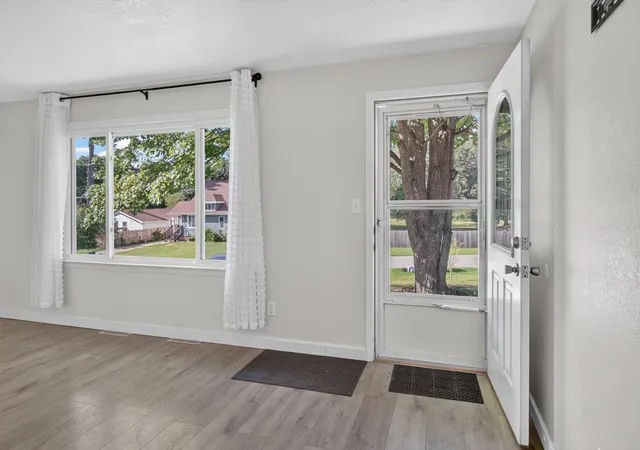 Photo 4 of Single family home for sale at 233 E Clark St, Summit Township Jackson, MI 49203 | MLS# 55026045223 | Listing updated on 2026-09-10