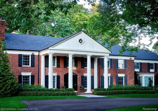 Single family home for sale at 950 E Glengarry Cir, BloomfieldHillsCity_Oakland, MI 48301 | MLS# 20261068600