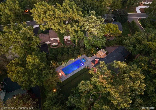 Photo 81 of Mansion for sale at 950 E Glengarry Cir, Bloomfield Hills City Oakland, MI 48301 | MLS# 20261068600 | Listing updated on 2026-09-09
