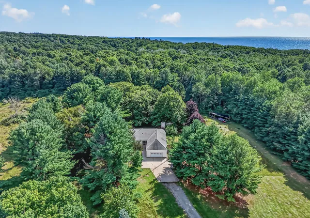 Photo 3 of Single family home for sale at 8183 W Cleveland Rd, Claybanks Township Oceana, MI 49446 | MLS# 71026045259 | Listing updated on 2026-08-27