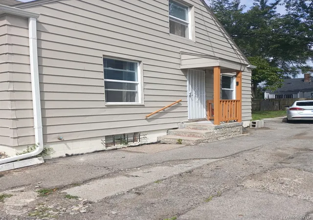 Photo 2 of Single family home for sale at 1714 W Jackson Ave, Flint, MI 48504 | MLS# 20261068631 | Listing updated on 2026-09-13