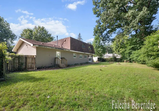 Photo 3 of Single family home for sale at 6989 Hiawatha Dr, Coloma Charter Township Berrien, MI 49038 | MLS# 65026045262 | Listing updated on 2026-09-03