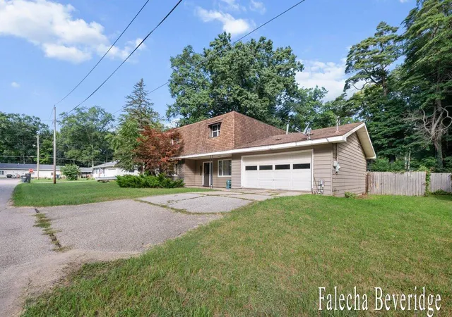 Photo 4 of Single family home for sale at 6989 Hiawatha Dr, Coloma Charter Township Berrien, MI 49038 | MLS# 65026045262 | Listing updated on 2026-09-03