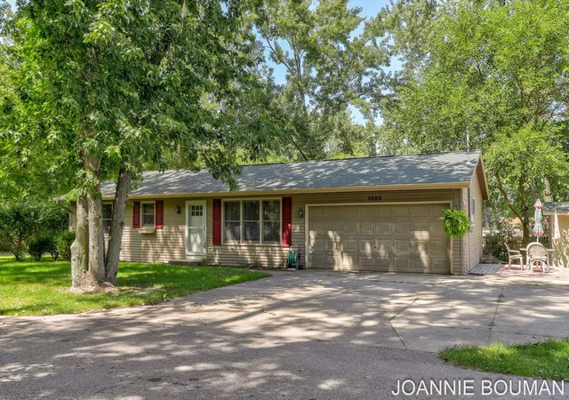 Photo 2 of Single family home for sale at 1323 Floral St, Holland City Ottawa, MI 49423 | MLS# 71026045267 | Listing updated on 2026-08-27