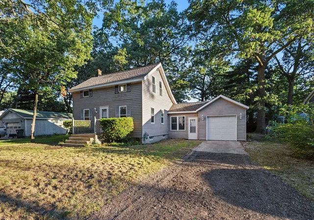 Photo 1 of Single family home for sale at 260 Eric Ave, Norton Shores City Muskegon, MI 49444 | MLS# 71026045265 | Listing updated on 2026-09-17
