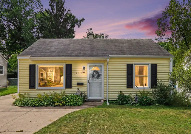 Photo 1 of Single family home for sale at 2313 Waverly St, Kalamazoo Charter Township Kalamazoo, MI 49006 | MLS# 66026045266 | Listing updated on 2026-08-27