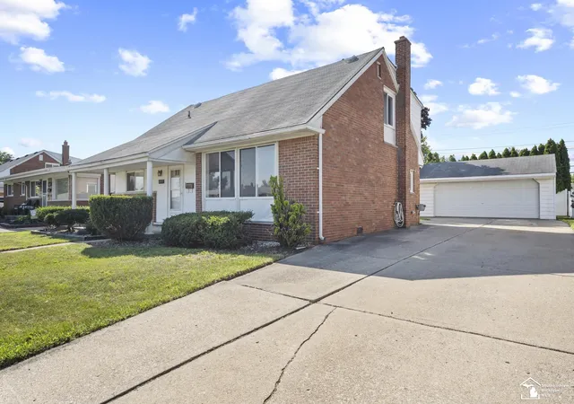 Photo 3 of Single family home for sale at 14147 Huntington St, Riverview City Wayne, MI 48193 | MLS# 57050219918 | Listing updated on 2026-09-14
