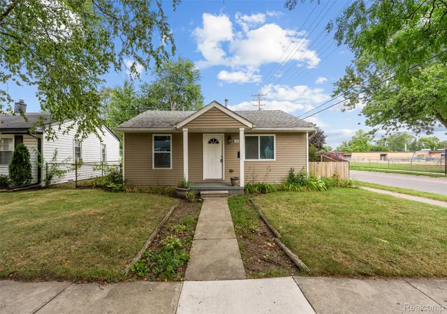 Photo 2 of Single family home for sale at 1821 E Hazelhurst St, Ferndale City Oakland, MI 48220 | MLS# 20261068646 | Listing updated on 2026-10-10