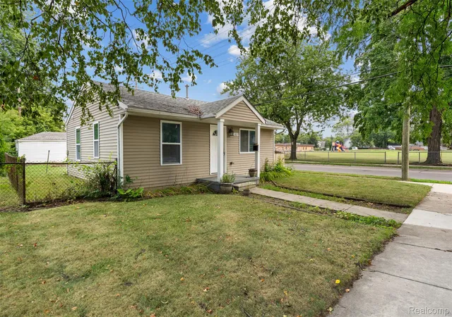 Photo 3 of Single family home for sale at 1821 E Hazelhurst St, Ferndale City Oakland, MI 48220 | MLS# 20261068646 | Listing updated on 2026-10-10