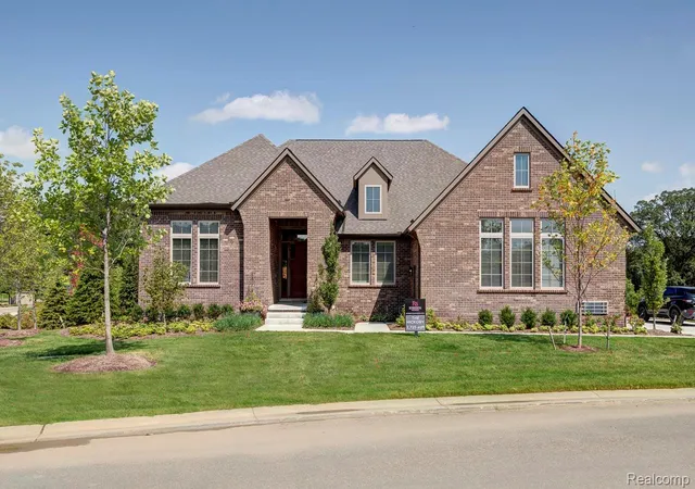 Photo 2 of Condo for sale at 30809 E Franklin Hills Ct E #8, Farmington Hills City Oakland, MI 48334 | MLS# 20261068647 | Listing updated on 2026-08-29