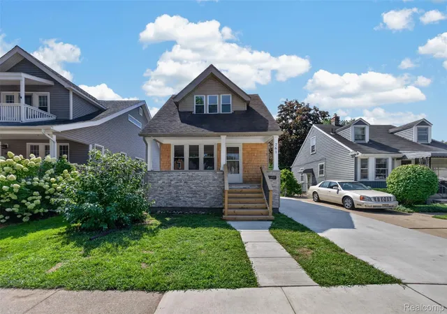 Photo 2 of Single family home for sale at 761 Columbia Rd, Berkley City Oakland, MI 48072 | MLS# 20261068677 | Listing updated on 2026-08-28