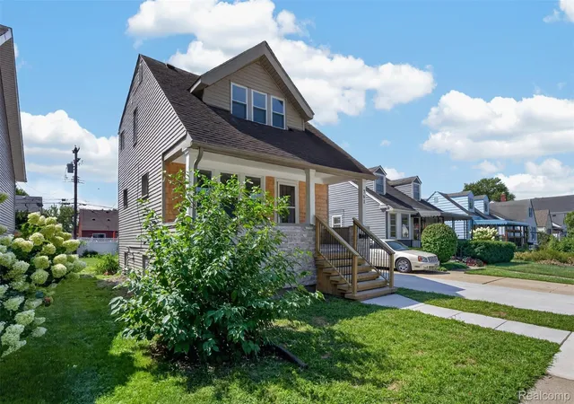 Photo 3 of Single family home for sale at 761 Columbia Rd, Berkley City Oakland, MI 48072 | MLS# 20261068677 | Listing updated on 2026-08-28