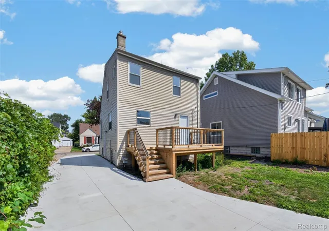 Photo 4 of Single family home for sale at 761 Columbia Rd, Berkley City Oakland, MI 48072 | MLS# 20261068677 | Listing updated on 2026-08-28