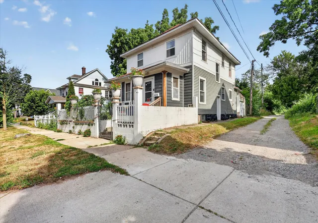 Photo 4 of Single family home for sale at 243 Delaware St Se, Grand Rapids City Kent, MI 49507 | MLS# 65026045306 | Listing updated on 2026-08-28