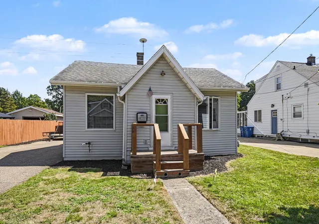 Photo 1 of Sale Pending at 4858 Walton Ave Sw, Grand Rapids, MI 49548 | MLS# 65026045315 | Listing updated on 2026-09-21