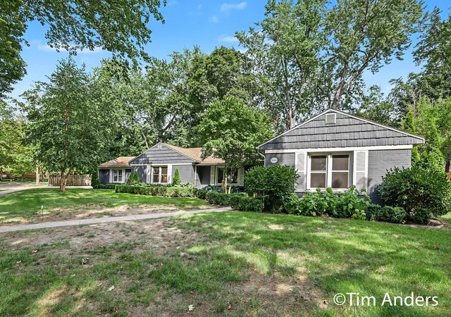 Photo 2 of Single family home for sale at 1414 Rosalind Rd Se, East Grand Rapids City Kent, MI 49506 | MLS# 65026045321 | Listing updated on 2026-09-14