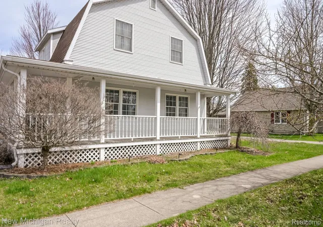 Photo 3 of Single family home for sale at 114 W 1St St, Baldwin Township Iosco, MI 48763 | MLS# 20261068691 | Listing updated on 2026-08-28