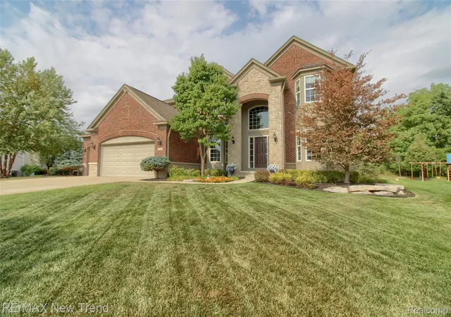 Photo 2 of Single family home for sale at 59318 Peters Barn Dr, Lyon Charter Township Oakland, MI 48178 | MLS# 20261068697 | Listing updated on 2026-09-02