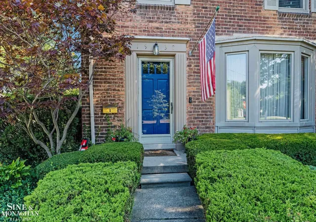 Photo 3 of Single family home for sale at 1930 Lochmoor Blvd, Grosse Pointe Woods City Wayne, MI 48236 | MLS# 58050219949 | Listing updated on 2026-08-27