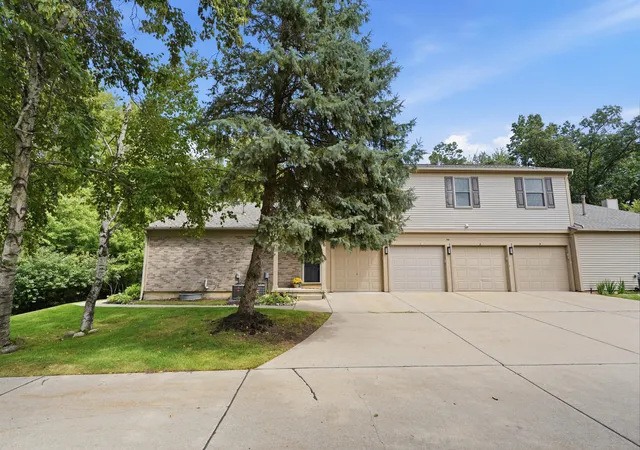 Photo 1 of Sale Pending at 240 Pine Tree Ridge Dr #4, Waterford Charter Township Oakland, MI 48327 | MLS# 81026045360 | Listing updated on 2026-09-05
