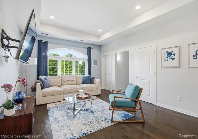 Listing Photo 5 - Condo for sale in building located at 5530 Arbor Chase Dr, Ann Arbor, MI 48103 3516 - Unit #14