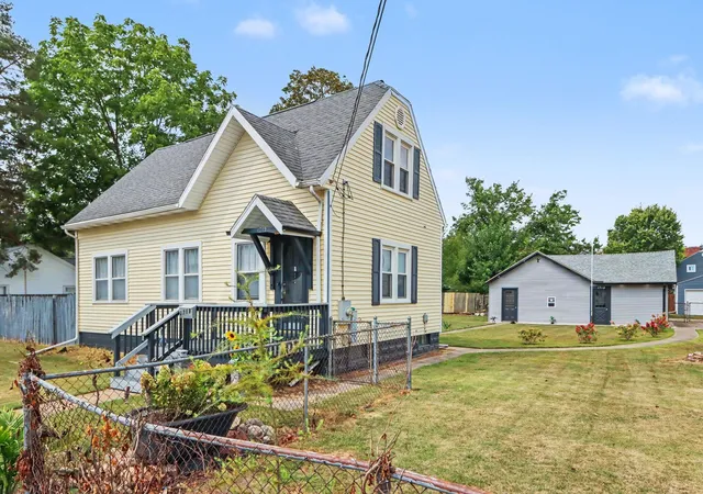 Photo 2 of Single family home for sale at 1719 Palmer Ave, Kalamazoo City Kalamazoo, MI 49001 | MLS# 68026045362 | Listing updated on 2026-09-16