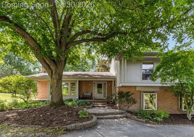 Photo 1 of Sale Pending at 28107 New Bedford Dr, Farmington Hills City Oakland, MI 48334 | MLS# 20261068716 | Listing updated on 2026-09-02