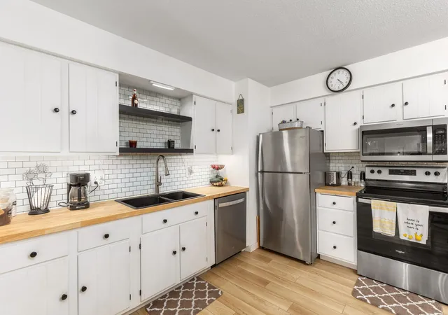 Photo 2 of Single family home for sale at 20600 Ross Pkwy, Green Charter Township Mecosta, MI 49307 | MLS# 65026045369 | Listing updated on 2026-09-14