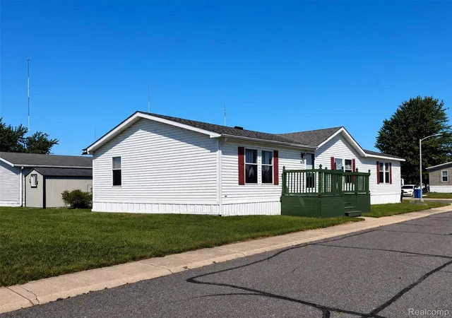 Photo 1 of Single family home for sale at 28917 Briarwood, Huron Charter Township Wayne, MI 48134 | MLS# 20261068727 | Listing updated on 2026-08-28