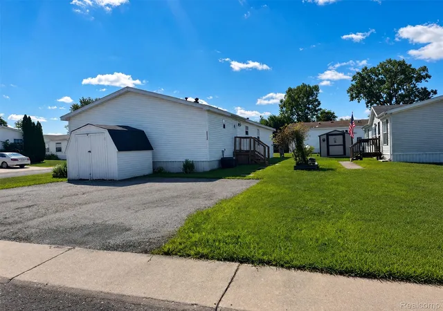 Photo 3 of Single family home for sale at 28917 Briarwood, Huron Charter Township Wayne, MI 48134 | MLS# 20261068727 | Listing updated on 2026-08-28