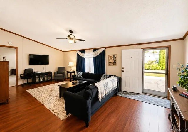 Photo 3 of Single family home for sale at 28917 Briarwood, Huron Charter Township Wayne, MI 48134 | MLS# 20261068727 | Listing updated on 2026-08-28