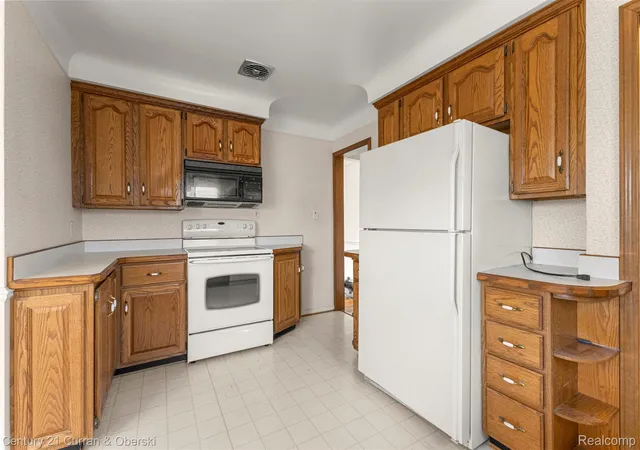 Photo 4 of Single family home for sale at 25542 W Warren St, Dearborn Heights City Wayne, MI 48127 | MLS# 20261068730 | Listing updated on 2026-08-28